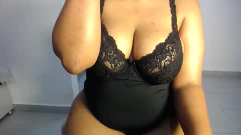 Snapshot of esmeray_ chatting on September 20, 12:41 pm Esme online show from September 20, 12:41 pm