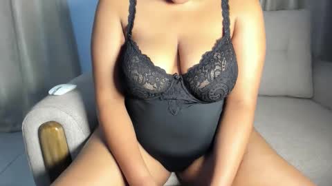 Snapshot of esmeray_ chatting on October 7, 12:17 am Esme online show from October 7, 12:17 am