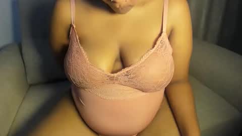 Snapshot of esmeray_ chatting on September 25, 10:17 pm Esme online show from September 25, 10:17 pm