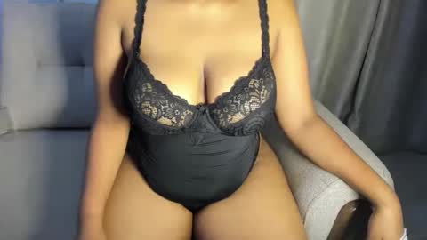 Snapshot of esmeray_ chatting on October 2, 11:36 pm Esme online show from October 2, 11:36 pm