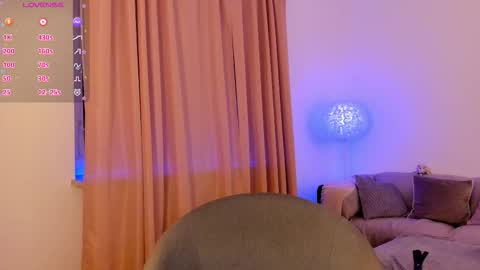 Esmi online show from November 17, 4:20 pm