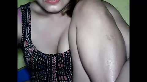 Snapshot of especialgirl_28 chatting on December 22, 4:17 pm especialgirl_28 online show from December 22, 4:17 pm