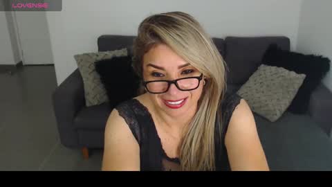 Snapshot of esperanza86_ chatting on January 25, 11:54 pm Juliana online show from January 25, 11:54 pm