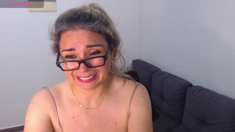 Snapshot of esperanza86_ chatting on January 1, 10:21 am Juliana online show from January 1, 10:21 am