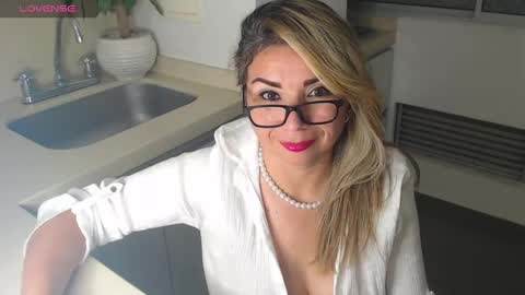 Snapshot of esperanza86_ chatting on January 6, 11:52 pm Juliana online show from January 6, 11:52 pm