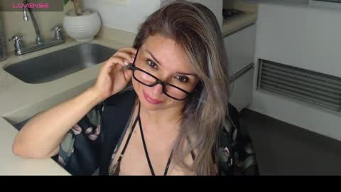 Snapshot of esperanza86_ chatting on February 6, 3:16 am Juliana online show from February 6, 3:16 am