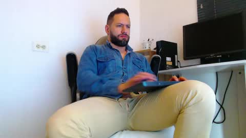 esteban online show from May 2, 4:24 pm