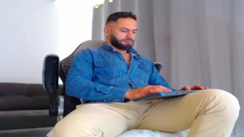 esteban online show from November 29, 3:19 pm