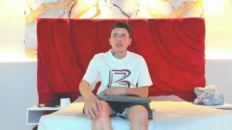 ESTEBAN online show from January 6, 7:29 pm