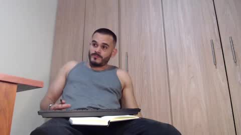 Snapshot of esteban_fer chatting on February 15, 9:04 pm Esteban Fernandez online show from February 15, 9:04 pm