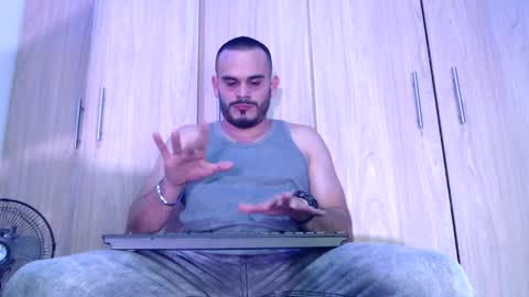 Snapshot of esteban_fer chatting on March 4, 5:00 am Esteban Fernandez online show from March 4, 5:00 am