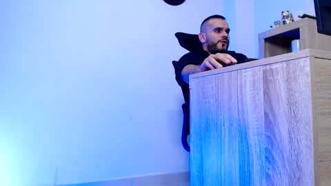 Esteban Fernandez online show from February 27, 4:27 am