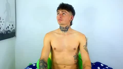 Snapshot of estebanchar_ chatting on March 1, 1:53 am Esteban independent model online show from March 1, 1:53 am