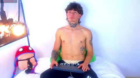 Snapshot of estebanchar_ chatting on September 11, 1:34 pm Esteban independent model online show from September 11, 1:34 pm