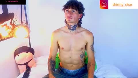 Snapshot of estebanchar_ chatting on September 25, 11:28 am Esteban independent model online show from September 25, 11:28 am