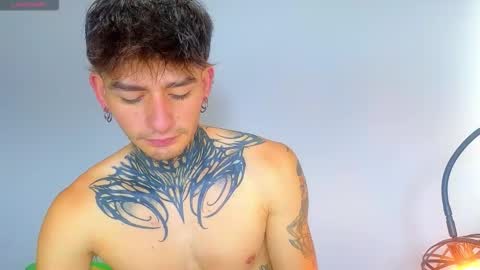 Esteban independent model online show from November 10, 12:30 pm