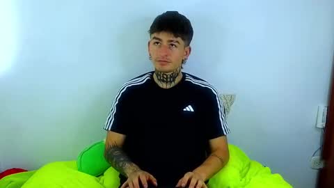 Snapshot of estebanchar_ chatting on March 5, 1:28 pm Esteban independent model online show from March 5, 1:28 pm