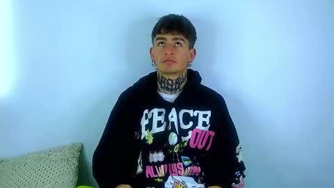 Snapshot of estebanchar_ chatting on March 12, 12:15 pm Esteban independent model online show from March 12, 12:15 pm
