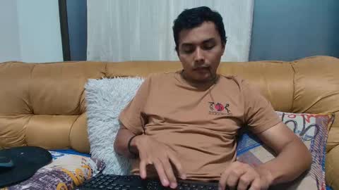 Snapshot of estebancot0314 chatting on October 27, 5:29 am Esteban online show from October 27, 5:29 am