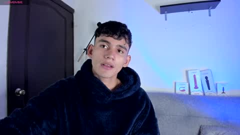 Snapshot of estebanperez_ chatting on February 5, 10:22 pm Esteban online show from February 5, 10:22 pm