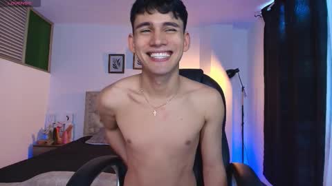 Snapshot of estebanperez_ chatting on October 21, 8:56 pm Esteban online show from October 21, 8:56 pm
