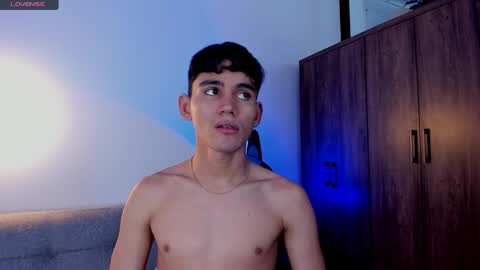 Snapshot of estebanperez_ chatting on February 25, 1:10 pm Esteban online show from February 25, 1:10 pm