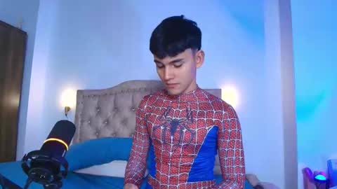 Snapshot of estebanperez_ chatting on September 30, 1:32 pm Esteban online show from September 30, 1:32 pm