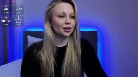 Snapshot of estella_elwood chatting on October 18, 4:33 pm Estella online show from October 18, 4:33 pm