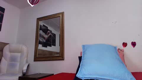 Snapshot of estrella_hanks_ chatting on March 10, 11:55 am Estrella online show from March 10, 11:55 am