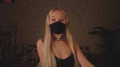 Sophia online show from March 26, 10:15 pm