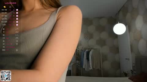 Snapshot of ethalhatchell chatting on March 7, 10:54 pm Elsa online show from March 7, 10:54 pm