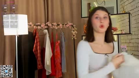 Snapshot of ethalhatchell chatting on September 20, 6:33 pm Elsa online show from September 20, 6:33 pm