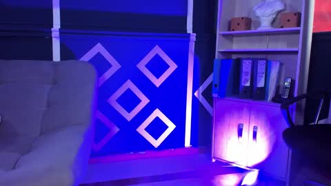 Snapshot of etham_wolf_ chatting on October 8, 6:25 pm Etham online show from October 8, 6:25 pm