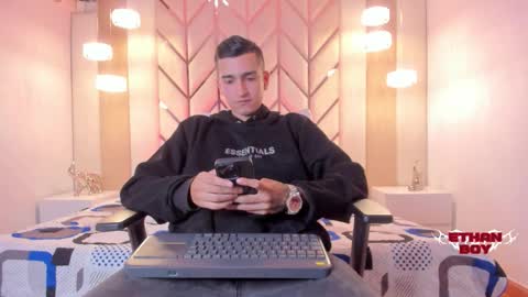 Ethan online show from February 19, 8:41 pm