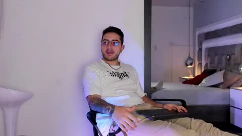 ethan_greys online show from December 1, 4:54 am