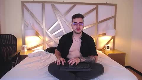 ethan_greys online show from December 3, 5:08 am