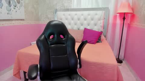 E T H A N  online show from February 11, 3:05 pm