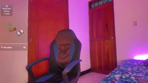 Snapshot of ethan_travis0 chatting on October 17, 11:53 pm ethan travis online show from October 17, 11:53 pm