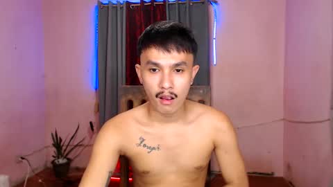 Snapshot of ethan_uwuxx chatting on February 22, 7:14 pm DAVE online show from February 22, 7:14 pm