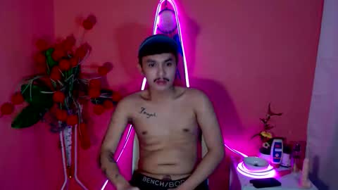 Snapshot of ethan_uwuxx chatting on October 15, 5:22 am DAVE online show from October 15, 5:22 am
