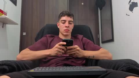 Snapshot of ethangreey1 chatting on October 10, 4:02 pm ethangreey1 online show from October 10, 4:02 pm