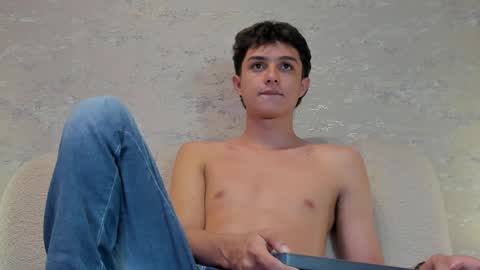 Snapshot of ethanlowell chatting on March 9, 2:50 am ethanlowell online show from March 9, 2:50 am
