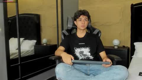 ethanlowell online show from November 30, 6:53 am