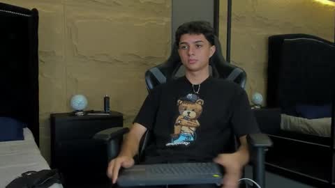 Snapshot of ethanlowell chatting on October 22, 4:48 am ethanlowell online show from October 22, 4:48 am