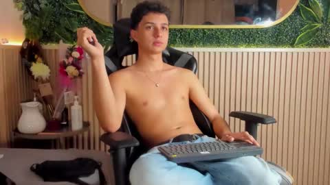 ethanlowell online show from February 20, 6:19 am