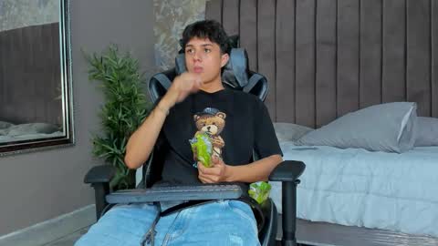 Snapshot of ethanlowell chatting on September 26, 6:10 am ethanlowell online show from September 26, 6:10 am