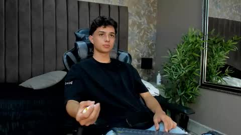 Snapshot of ethanlowell chatting on October 15, 6:05 am ethanlowell online show from October 15, 6:05 am