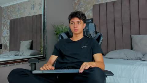 Snapshot of ethanlowell chatting on September 24, 5:47 am ethanlowell online show from September 24, 5:47 am