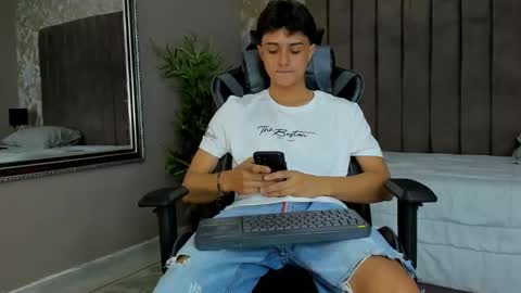 Snapshot of ethanlowell chatting on September 27, 6:22 am ethanlowell online show from September 27, 6:22 am