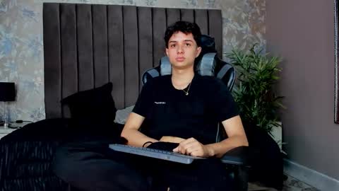 Snapshot of ethanlowell chatting on October 9, 8:09 am ethanlowell online show from October 9, 8:09 am